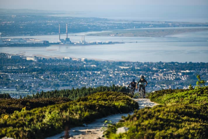 Ticknock Mountains boven de daken van Dublin: nu een trailparadijs.