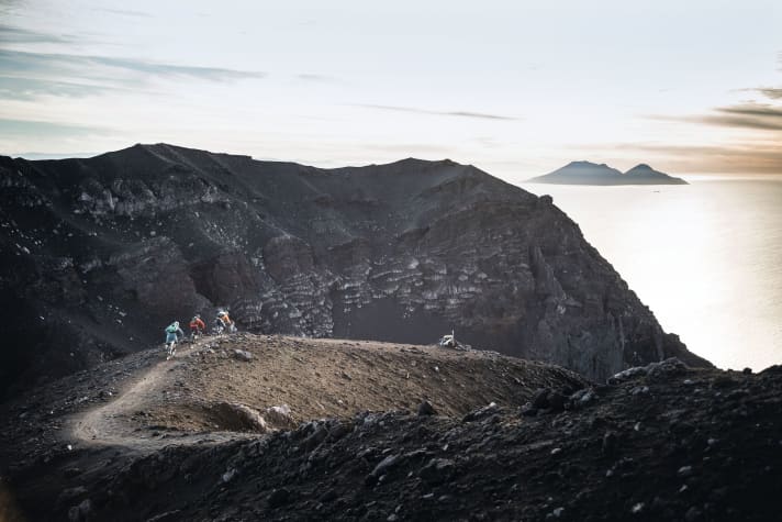Op de Etna kunnen de paden de banden smelten, maar niet op de uitgedoofde vulkanen van de Eolische eilanden.