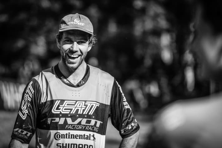 Matthew Walker, Pivot: De 33-jarige Nieuw-Zeelander draagt sinds 2019 de kleuren van het Pivot Factory Racing-team. Naast de Enduro World Cup bevat zijn racekalender ook Downhill World Cups en Crankworx-evenementen. Zijn grootste succes vierde hij met zijn eerste overwinning in de Enduro World Cup eind juni 2023 in Canazei.