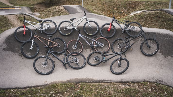 Welke van deze acht fietsen is het leukst om op de pumptrack te rijden? We hebben een breed scala aan concepten getest.