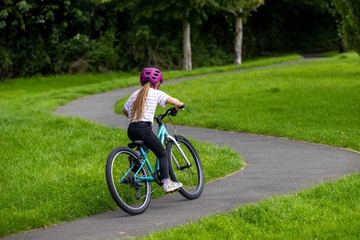 Op een gegeven moment - met 24 inch banden - schokken fietspaden alleen met veel helling...