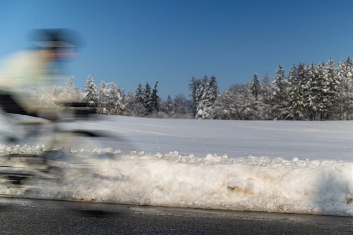 Beeldschone omstandigheden: open wegen en besneeuwde bossen.