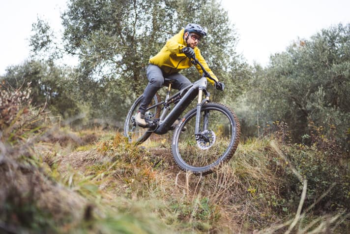 Het rijgedrag op de trail is evenwichtig en sportief. Trails zijn absoluut de ideale plek om de Cube Stereo Hybrid One 55 te gebruiken.