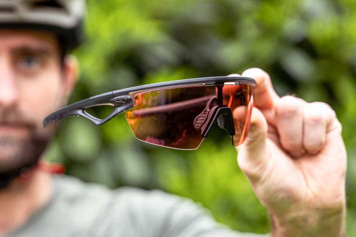 Het nieuwste product van Oakley heet Sphaera en wordt geleverd met hoogwaardige Prizm-lenzen